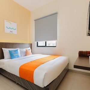 Sans Hotel Max Living Cengkareng